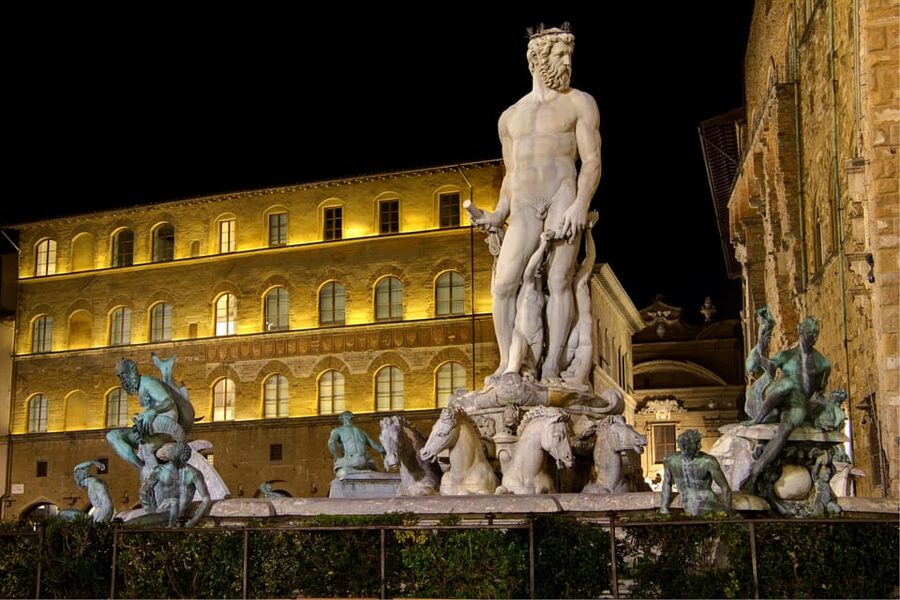 Florence: Dark Secrets & Scandals Evening Walking Tour - Key points at a glance
