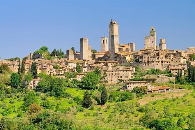 Florence Day Tour: Explore Pisa, Siena & San Gimignano with Lunch - Lunch and wine in the Chianti countryside