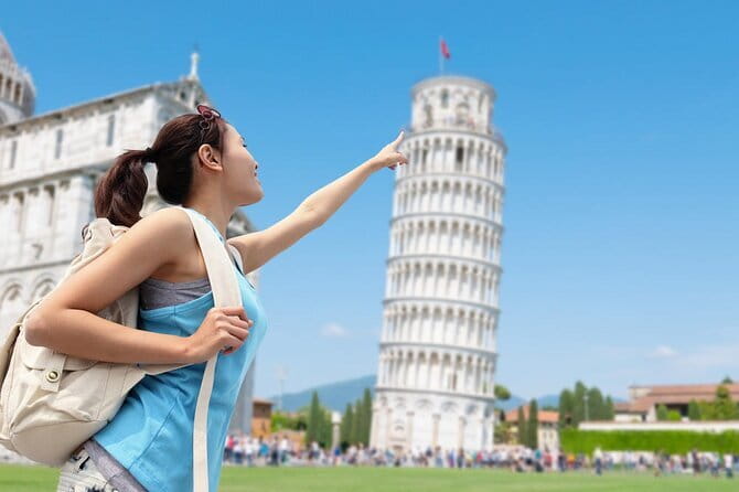 Florence Day Trip: Pisa, San Gimignano and Siena with Lunch - Guides can make a big group feel manageable