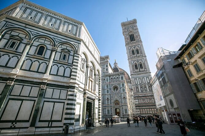 Florence Dome Climb & Private Guided Sightseeing Walking Tour with Hotel Pickup - Piazza del Duomo and the cathedral complex