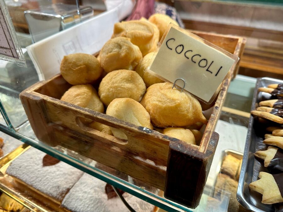 Florence: Duomo area Tasting Food Tour with Local Guide - Schiacciata, fresh pasta, and the Tuscan side of the menu