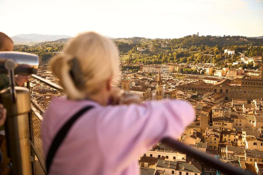 Florence: Duomo Dawn Entry with Key Holder & Dome Climb Tour - Entering Florence Cathedral before the doors open