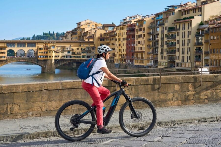 Florence:E-Bike City Tour with stop at Piazzale Michelangelo - What the guides add to the ride