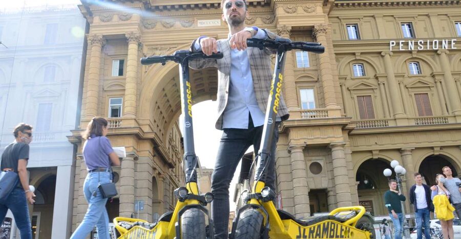 Florence: Electric Scooter Tour with Guide - The riverfront views along Lungarno