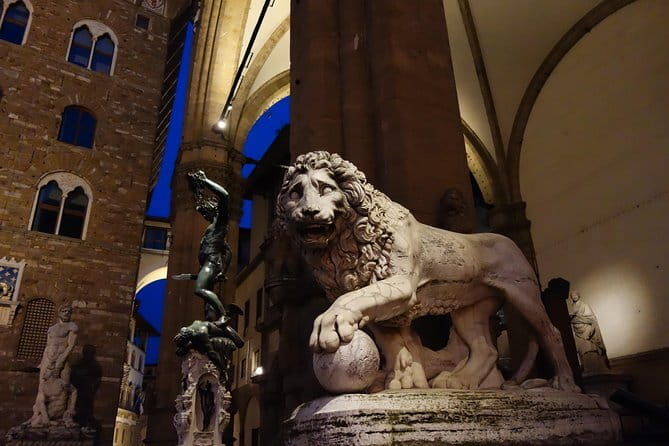 Florence Evening Walking Tour: Stories of Power, Love & Betrayal - Palazzo Strozzi sets the tone
