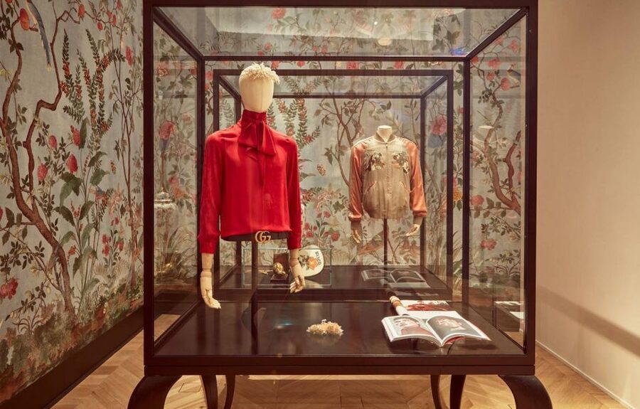 Florence: Fashion Private Tour with Museum Visits - Piazza della Signoria and the route to Gucci