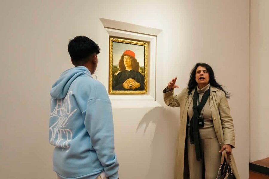 Florence: Fast Track Uffizi Gallery Guided Tour - Fast-track entry and the first look inside