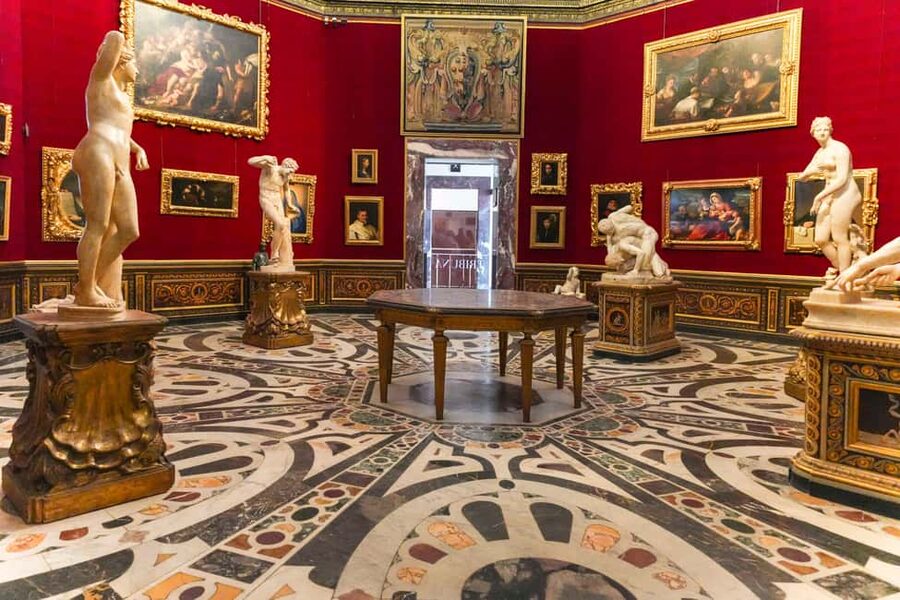 Florence: Fast Track Uffizi Gallery Guided Tour - Meeting at Leonardo’s statue
