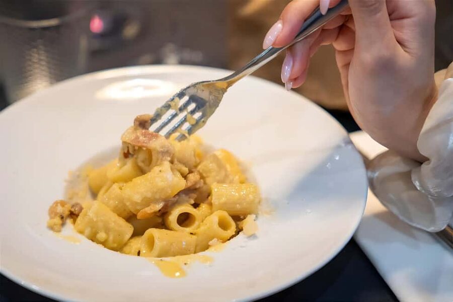 Florence: Flavours of Tuscany Food Tour - Why the smaller Oltrarno setting helps