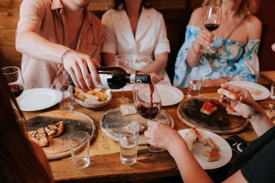 Florence: Food & Wine Tour in Oltrarno Neighborhood - How the food and drinks add up