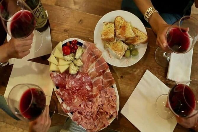 Florence Food & Wine Tour: Tuscan Tastings with Local Guide - Gelato in the middle of the route