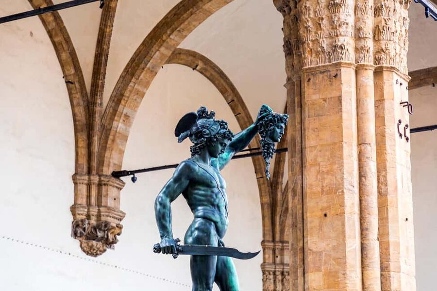 Florence: (French) Walking Tour with a licensed guide - From Piazza della Repubblica to the Duomo