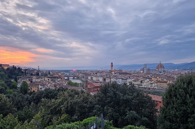 Florence Golden Hour Walking tour with Piazzale Michelangelo - What the guide adds to a short route