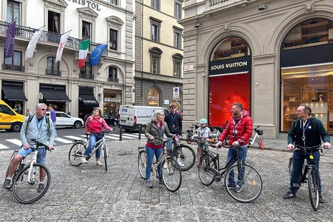 Florence, Guided Bike Tour to Discover the Secrets - The small details around Finestra delle Belle Donne