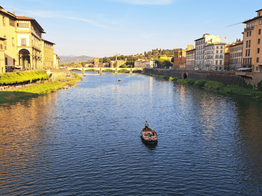 Florence: Guided Gondola Boat Tour with a Glass of Wine - Who should book this Arno experience?