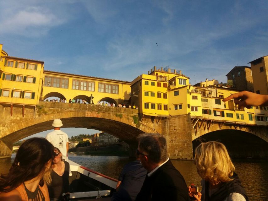 Florence: Guided Gondola Boat Tour with a Glass of Wine - Meeting at Via dei Vagellai