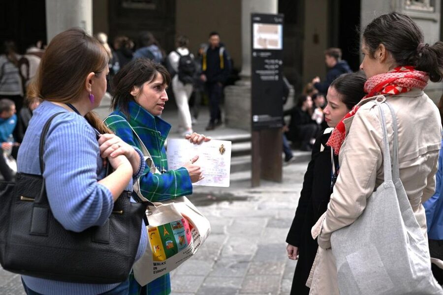 Florence: Guided Tour of Medici Family Secrets and Chapels - Piazza della Signoria and the Medici takeover