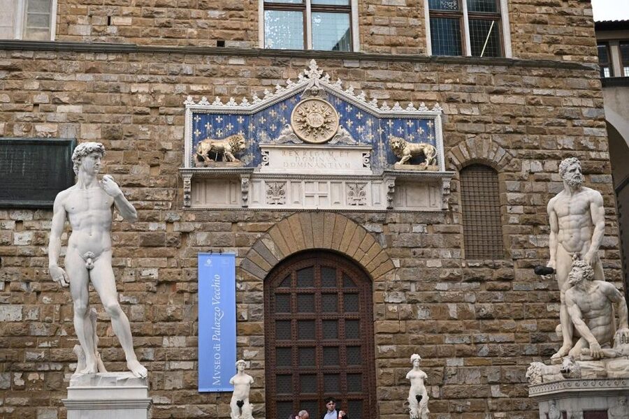 Florence: Guided Tour of Medici Family Secrets and Chapels - The Uffizi area and the final family lesson