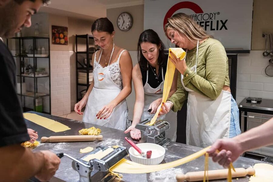 Florence: Handmade Pasta & Dessert Class with Unlimited Wine - The Chef Makes the Difference