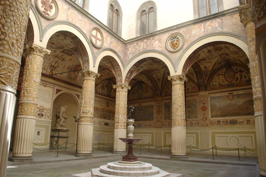 Florence: Highlights and Small-Group Accademia Tour - Ponte Vecchio and the story above the shops