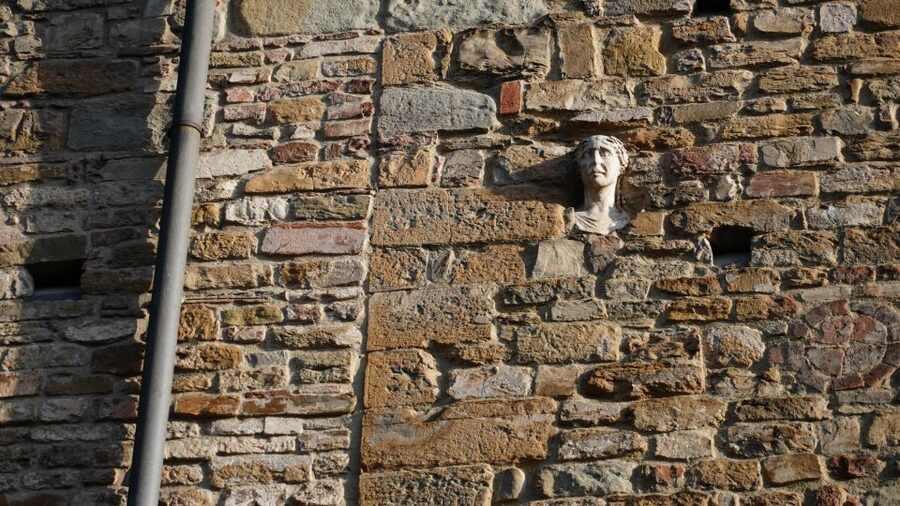 Florence historical centre and legends tour for small groups - Medici drama in Piazza della Signoria