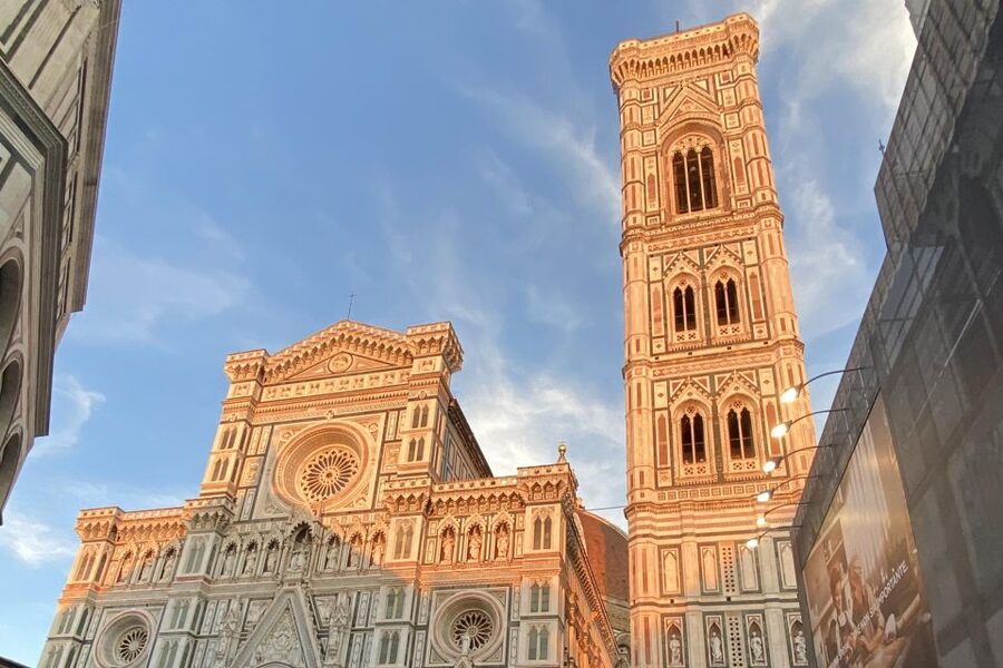 Florence historical centre and legends tour for small groups - Along the Uffizi to Ponte Vecchio