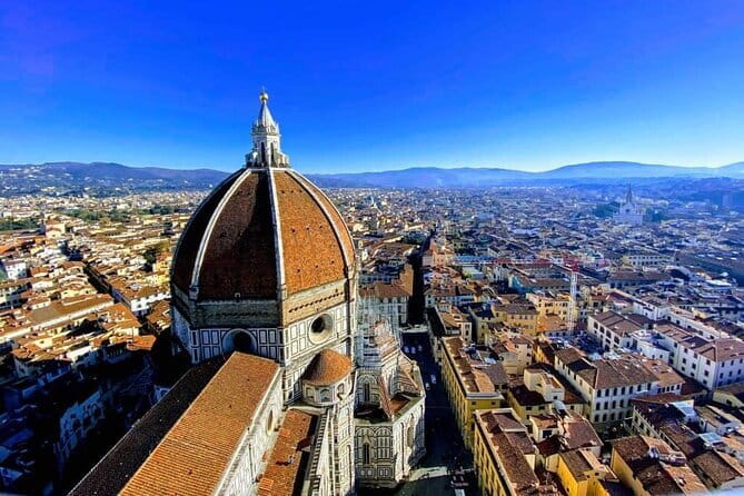 Florence in one day with a localGuide: David-City walk-Uffizi - Entering the Uffizi with a plan