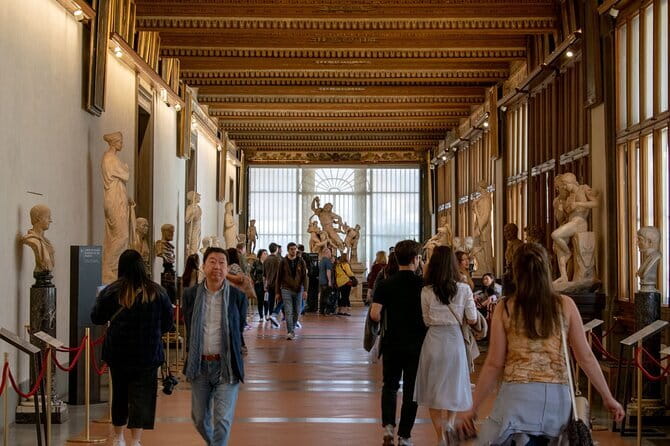 Florence in one day with a localGuide: David-City walk-Uffizi - Starting with David at the Accademia
