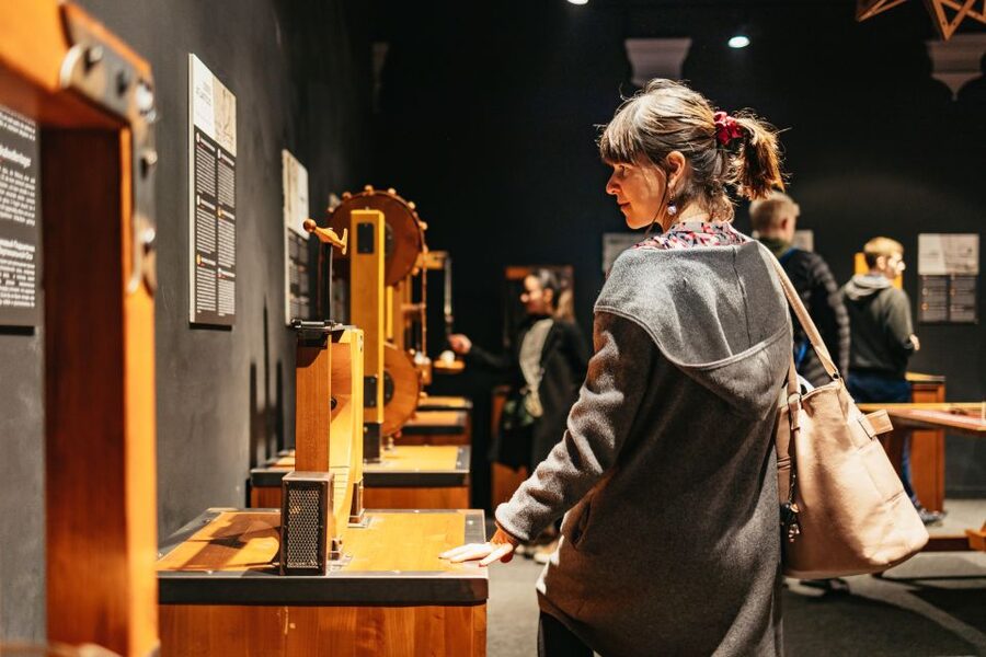 Florence: Leonardo Interactive Museum Entry Ticket - Timing, crowds, and practical planning