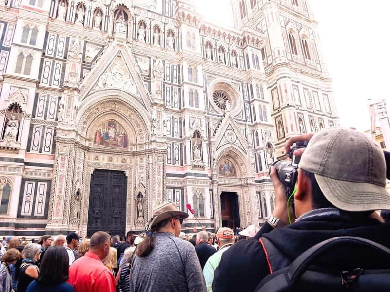 Florence: Medici Family Guided Walking Tour - Crossing Ponte Vecchio into Oltrarno
