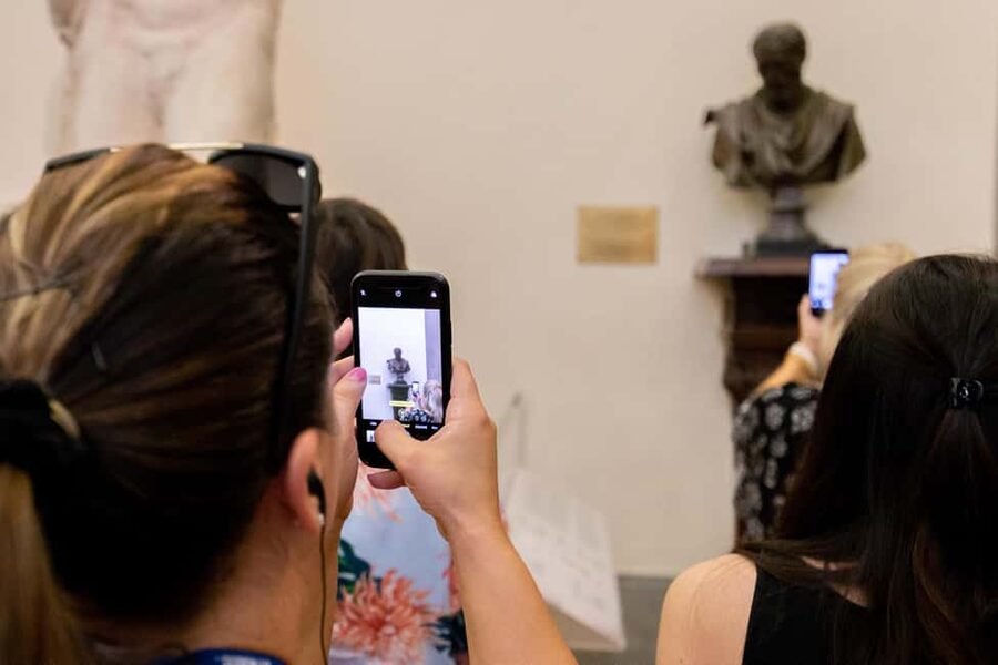 Florence: Michelangelo's David & Accademia Guided Tour - A guide-led visit with Giovanna in mind