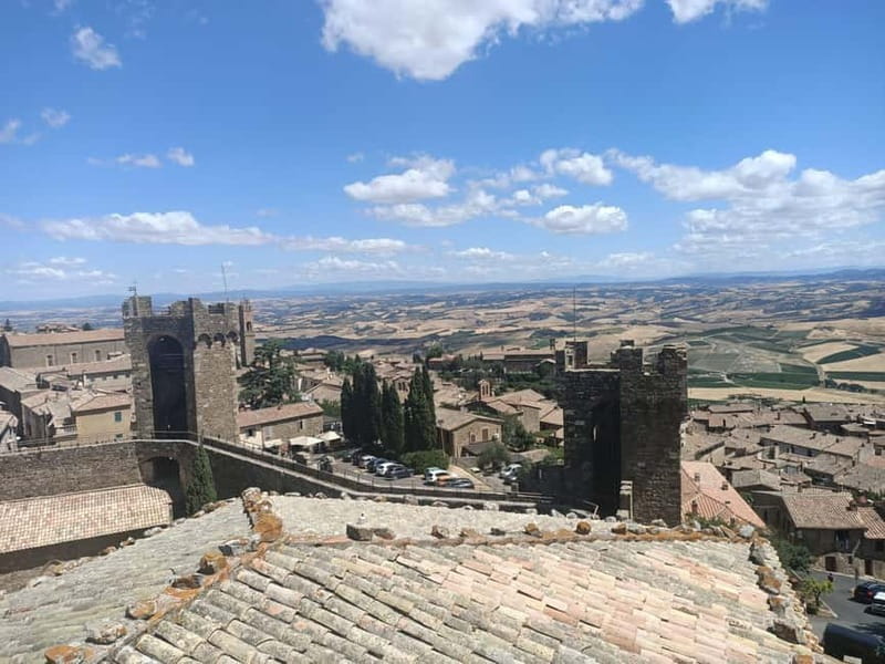 Florence: Montalcino, Montepulciano & Val d Orcia with lunch - Montepulciano above two valleys