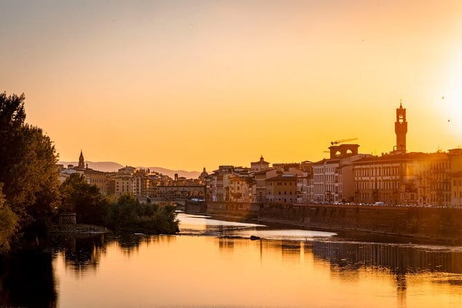 Florence Night Bike Tour with Wine and Aperitivo Picnic included - Starting in the center and riding toward San Frediano