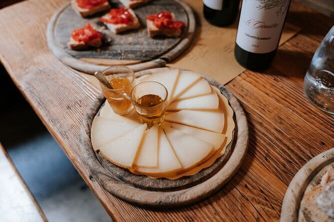 Florence Oltrarno Neighborhood Food & Wine Dine Around - Why Oltrarno is the right setting for a food tour