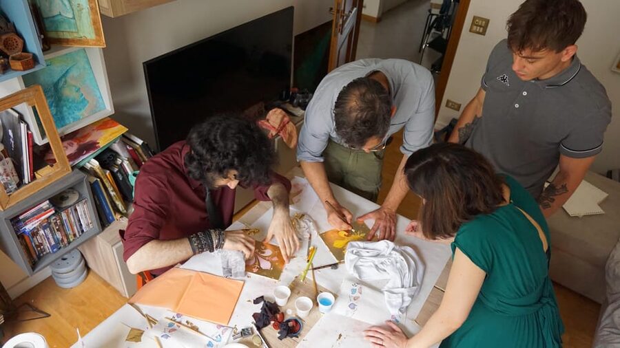 Florence: Painting experience, create your Florentine Lily! - The best reasons to choose Andrea’s studio