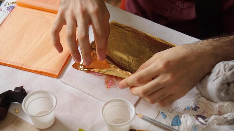 Florence: Painting experience, create your Florentine Lily! - Beginning with the lily design