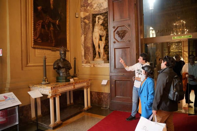 Florence: Palatina Gallery and Pitti Palace Guided Tour - Group size, guide languages, and hearing the commentary