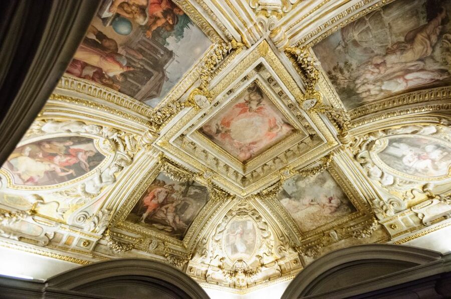 Florence: Palazzo Vecchio Entrance Ticket & Audioguide - Choosing the audio guide or multimedia tablet
