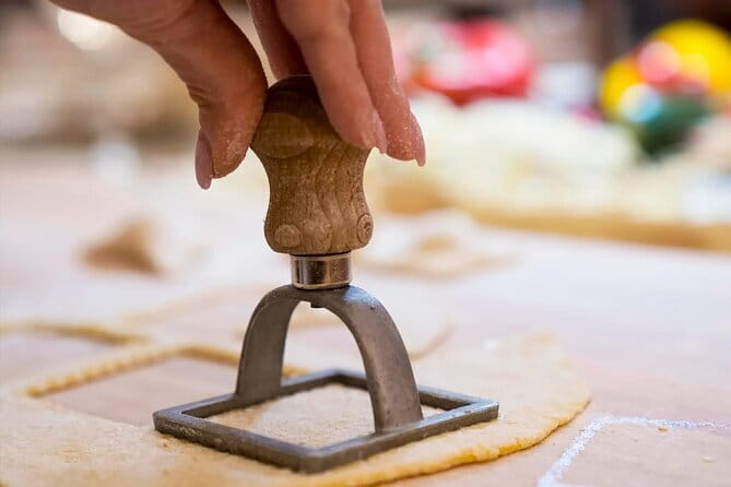 Florence: Pasta Cooking Class with Tiramisu & Gift Apron - Spinach and ricotta ravioli with butter and sage