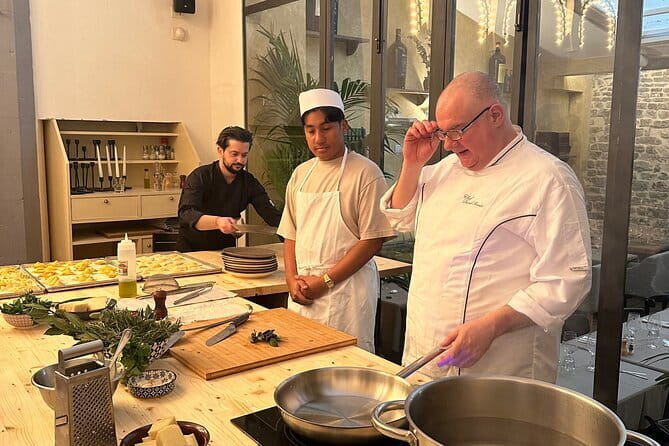 Florence: Pasta Cooking Class with Unlimited Wine - The chefs keep a busy class moving