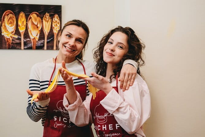 Florence: Pasta Cooking Class with Unlimited Wine - What the strongest feedback tells me