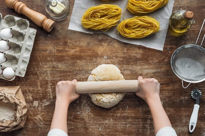 Florence Pasta & Tiramisu Cooking Class with Unlimited Wine - Lucy and the teaching style