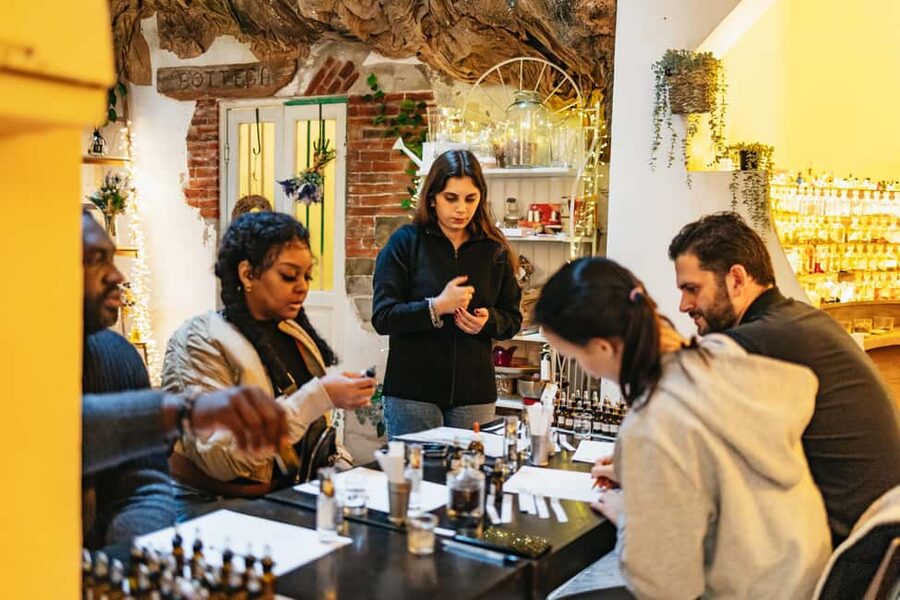 Florence: Perfume Masterclass and Sensory Experience - Choosing notes without losing your sense of smell