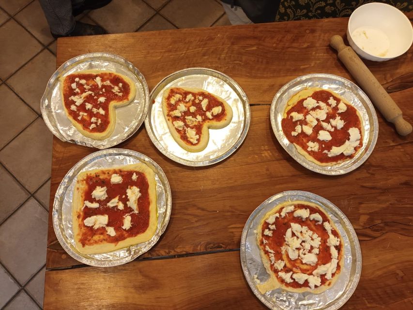 Florence: Pizza and Gelato Cooking Class - A relaxed meal with wine and good company