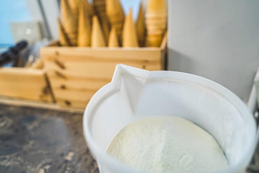 Florence: Pizza and Gelato Experience with Unlimited Wine - Eating your work with unlimited wine