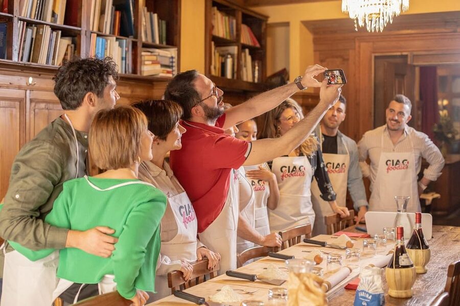 Florence: Pizza and Gelato Experience with Unlimited Wine - Kneading dough and choosing toppings