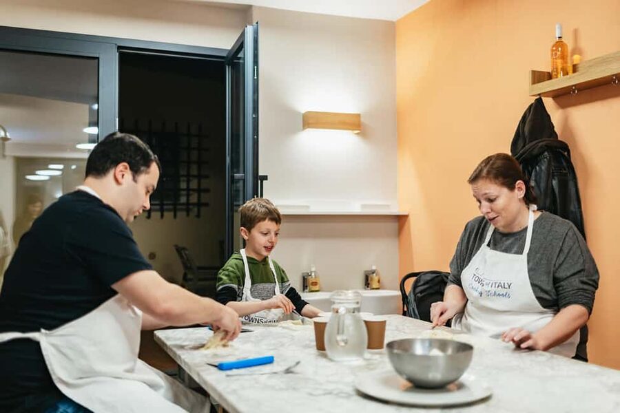 Florence: Pizza and Gelato Preparation Class - The chefs make a difference