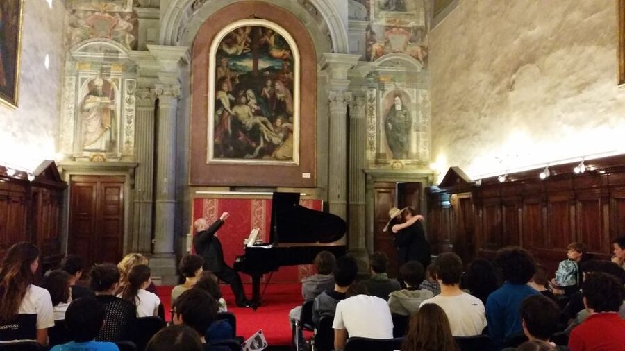 Florence: Pizza Dinner and Opera Arias Concert - A Florence evening built around food and song