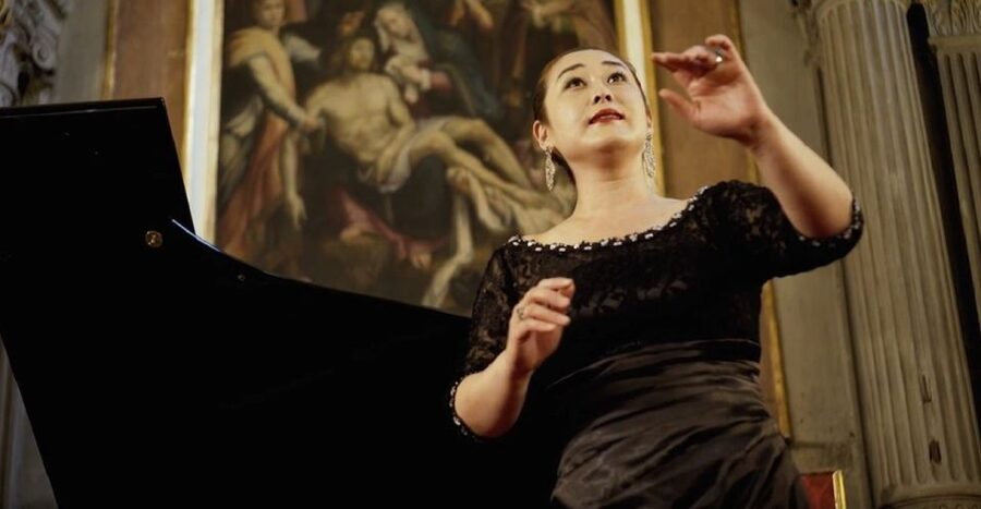 Florence: Pizza Dinner and Opera Arias Concert - The short walk to Santa Monaca Church
