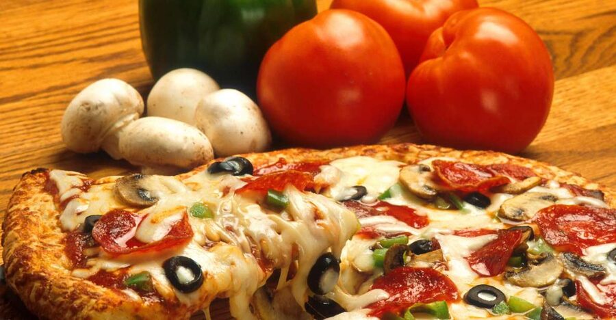 Florence: Pizza-Making and Gelato Experience - Sitting down to eat what you prepared